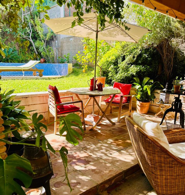 Bazén v ubytování At Home in Malaga Stay & Solo Travellers nebo v jeho okolí
