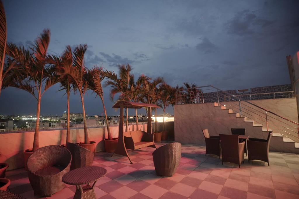 Gallery image of Hotel Aana Inn Prime Swiming Pool in Jaipur