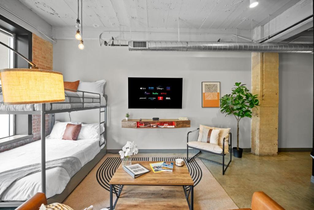 a bedroom with a bunk bed and a couch at Stunning Downtown Apartment with Pool, Laundry, Parking in Dallas