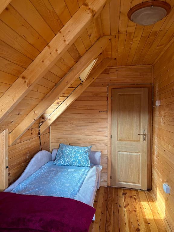 Postel nebo postele na pokoji v ubytování Red Forest house