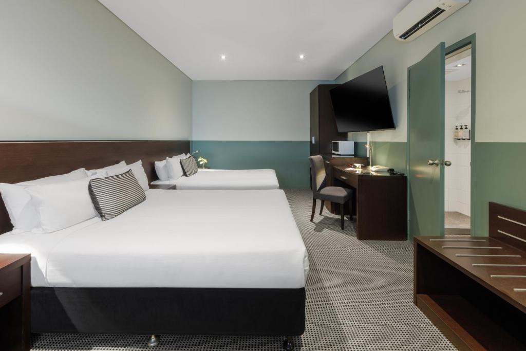 Postel nebo postele na pokoji v ubytování Vulcan Hotel Sydney