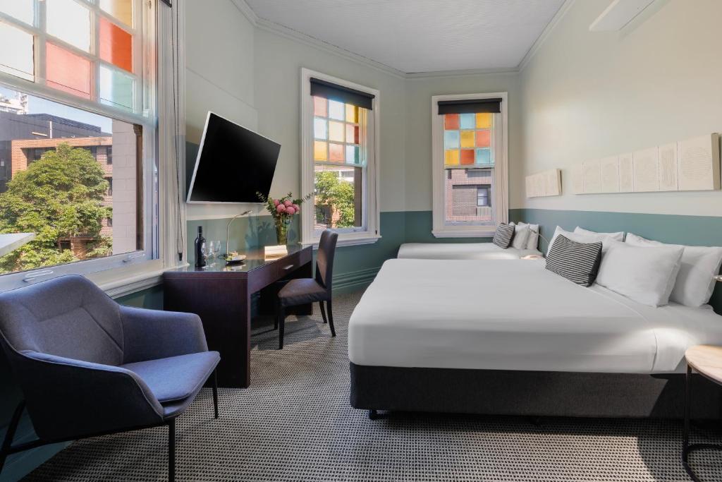 TV a/nebo společenská místnost v ubytování Vulcan Hotel Sydney
