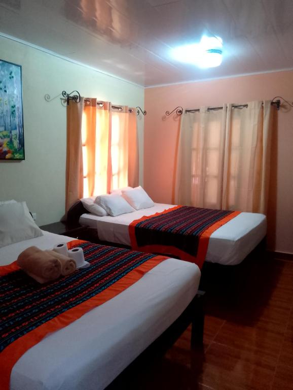 Postel nebo postele na pokoji v ubytování HOTEL EL ALMENDRO