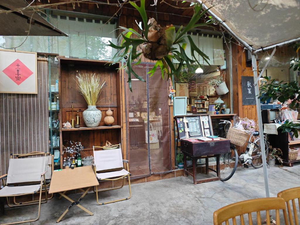 Fotografie z fotogalerie ubytování Leshan Qiuye Book House B&B v destinaci Le-šan