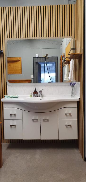 On the water boat House - Resim 8