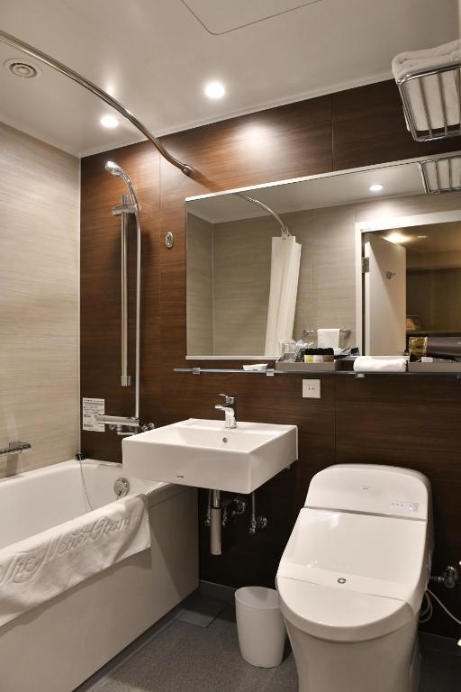 Kamar mandi di Hotel New Otani Tottori
