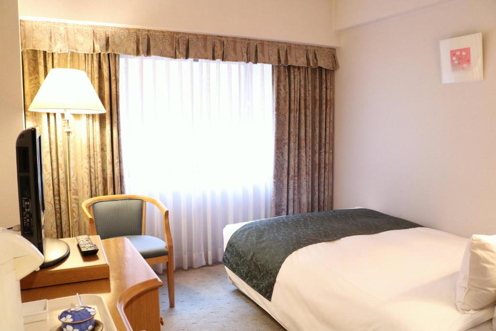 Tempat tidur dalam kamar di Hotel New Otani Tottori