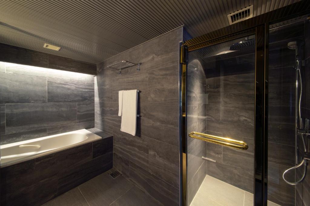 Kamar mandi di Hotel New Otani Tottori