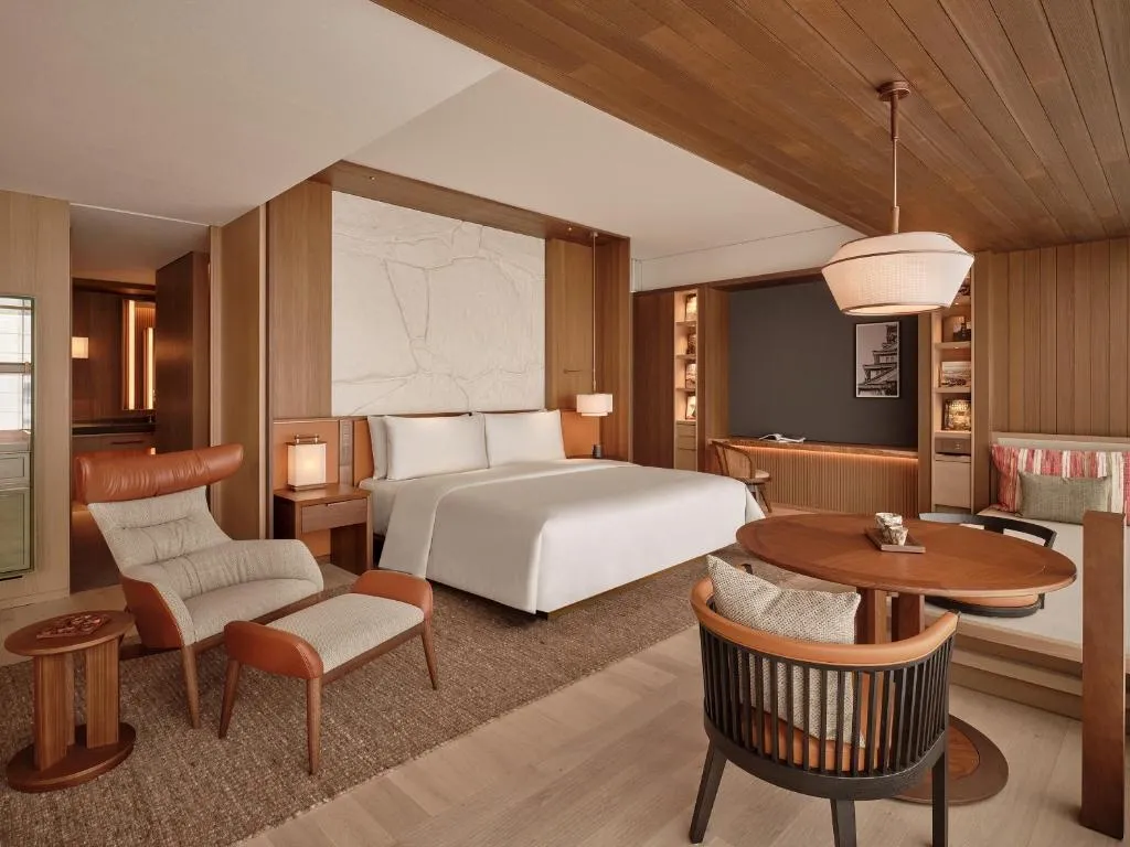 Deluxe Suite King - City View
