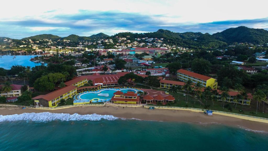 uma vista aérea de um resort na praia em Starfish St Lucia - All Inclusive em Rodney Bay Village