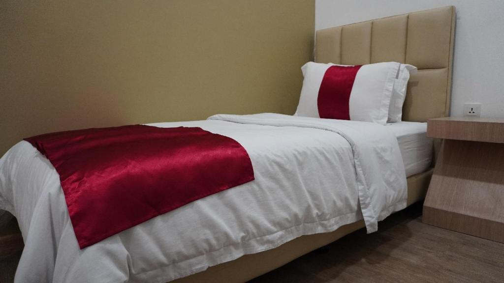 Postel nebo postele na pokoji v ubytování Diyar Villas Puncak K3/2A