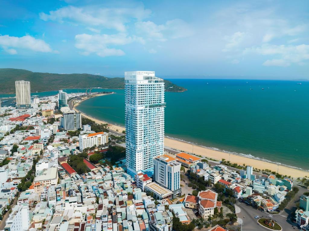 - Vistas aéreas a la ciudad y a la playa en TMS Quy Nhơn - Có Ban Công Và Tầm Nhìn Biển, Phù Hợp Với Gia Đình Có Bếp, en Quy Nhon