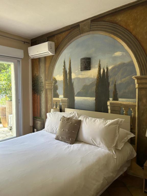 Postel nebo postele na pokoji v ubytování Hôtel L'Escale Au Soleil