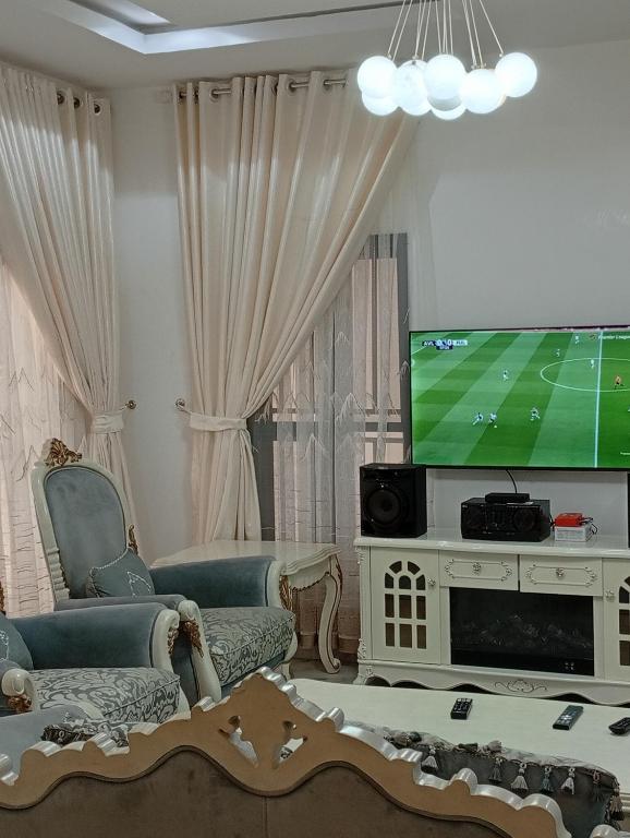 TV/trung tâm giải trí tại Lamaisu Homes Block 3