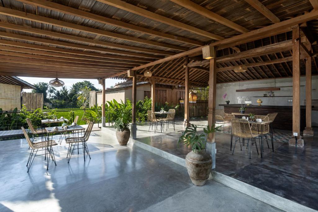 Restaurace v ubytování DITUJU Ubud by Pramana Villas