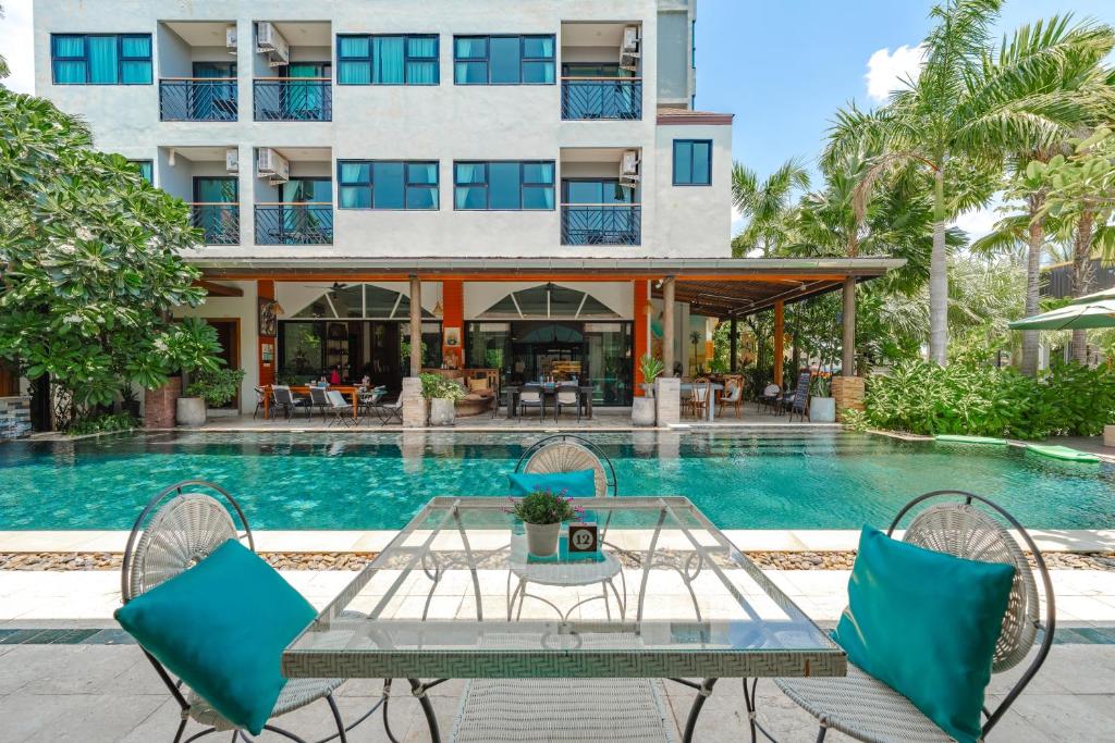 Bazén v ubytování Coco Paradiso Phuket SHA nebo v jeho okolí