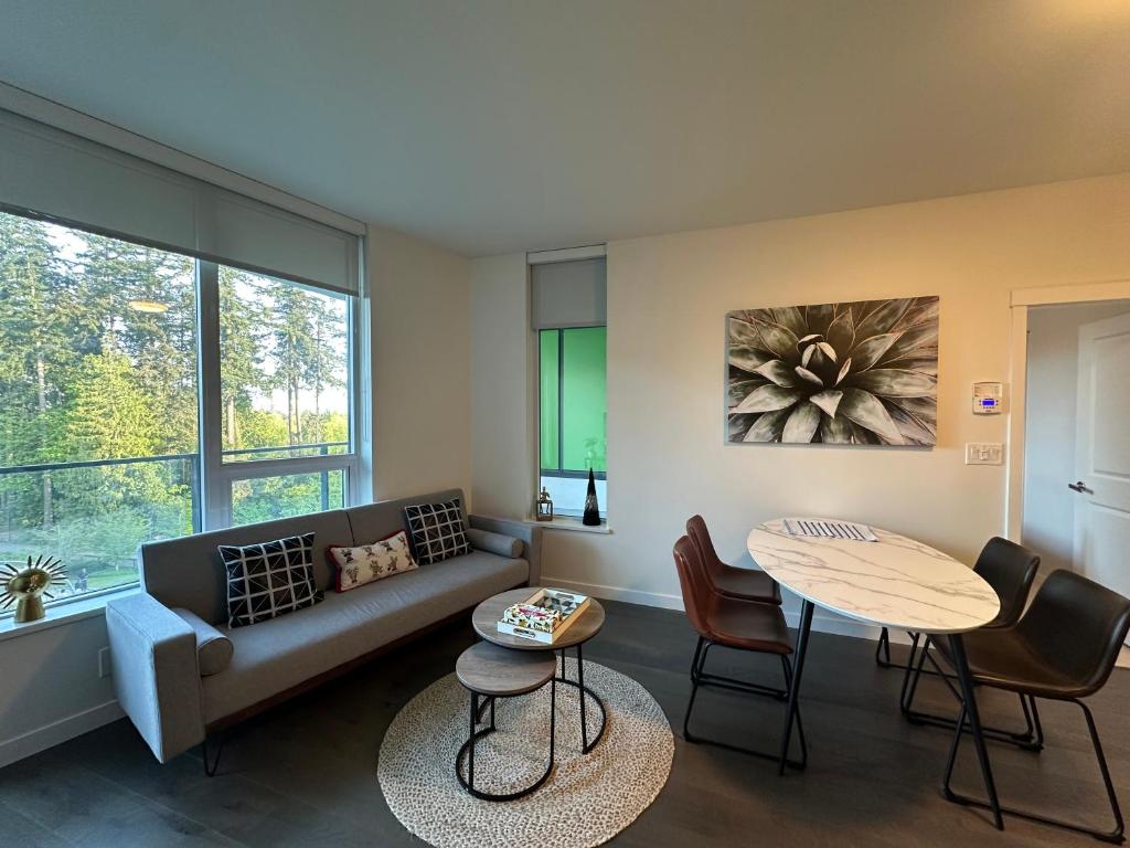 Posezení v ubytování UBC Pacific Spirit Modern Style Home