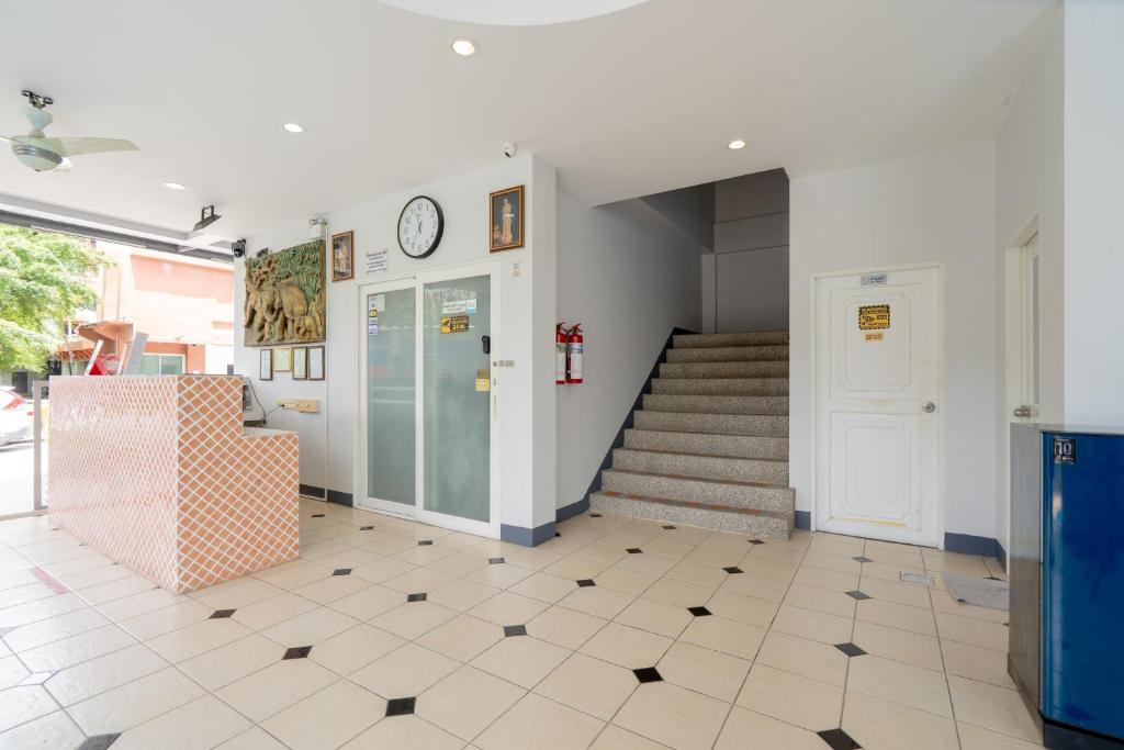 Square One Hotel Patong - Resim 13