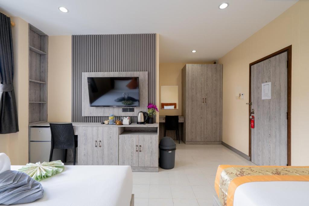 Square One Hotel Patong - Resim 18