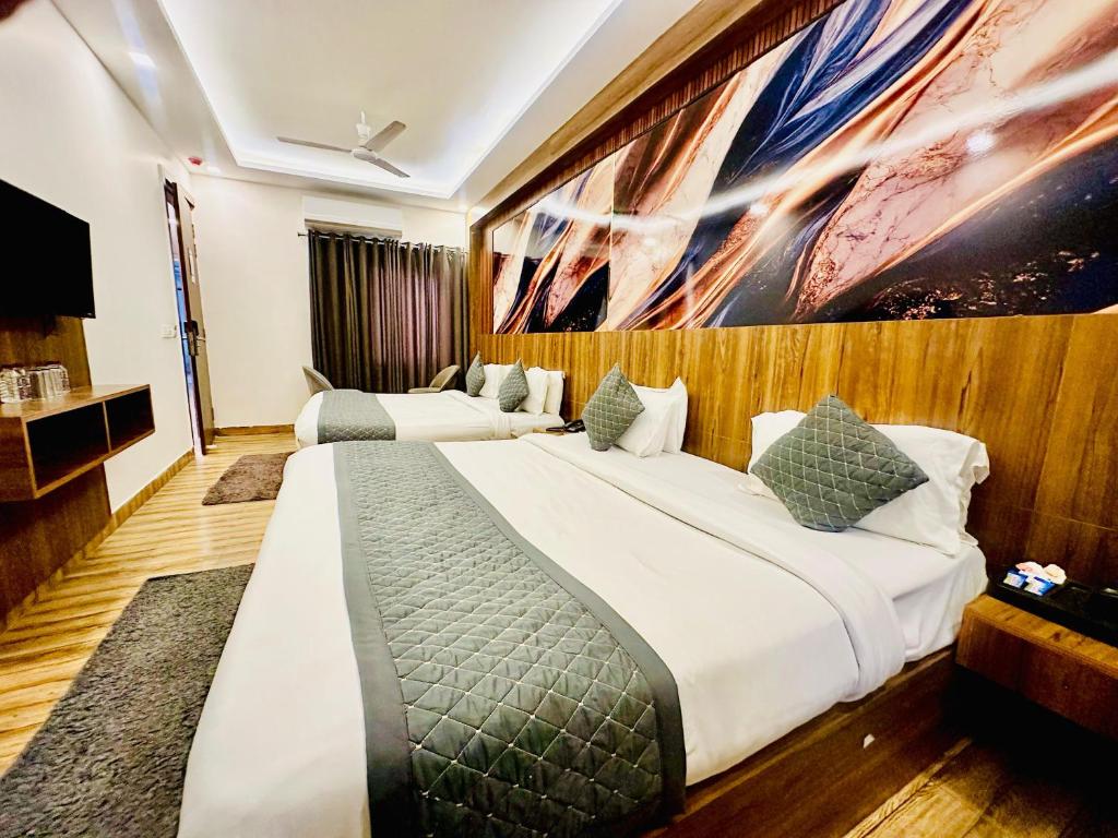 Postel nebo postele na pokoji v ubytování Hotel EL DE Olive Aero Suites Near IGI Airport