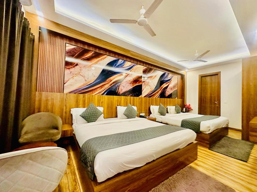 Postel nebo postele na pokoji v ubytování Hotel EL DE Olive Aero Suites Near IGI Airport