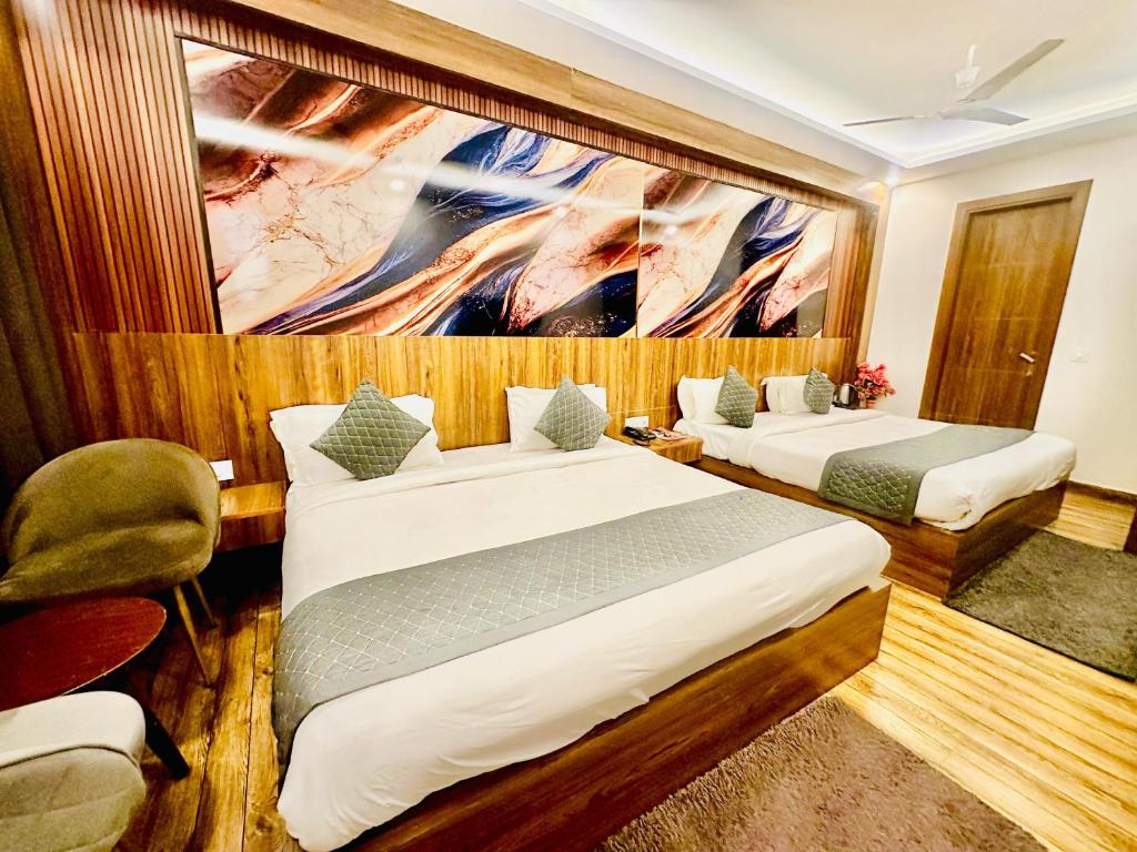 Postel nebo postele na pokoji v ubytování Hotel EL DE Olive Aero Suites Near IGI Airport