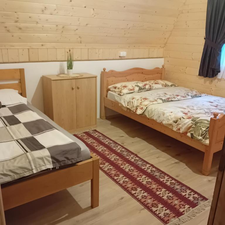Postel nebo postele na pokoji v ubytování Căbănuțe Izbândiș