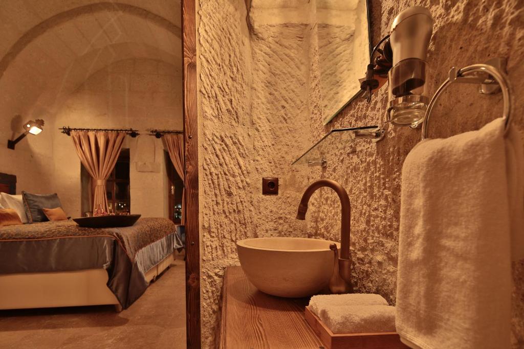 The Owl Cave Hotel - 16