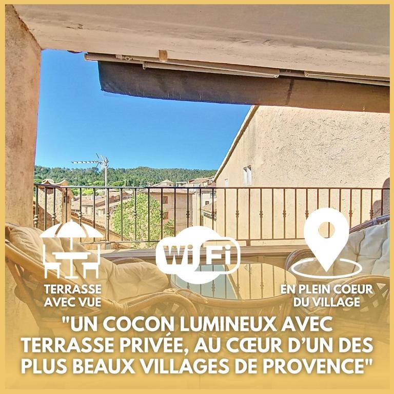 une affiche pour une villa avec vue sur un balcon dans l'établissement En plein cœur du village , Terrasse avec vue, à Cotignac