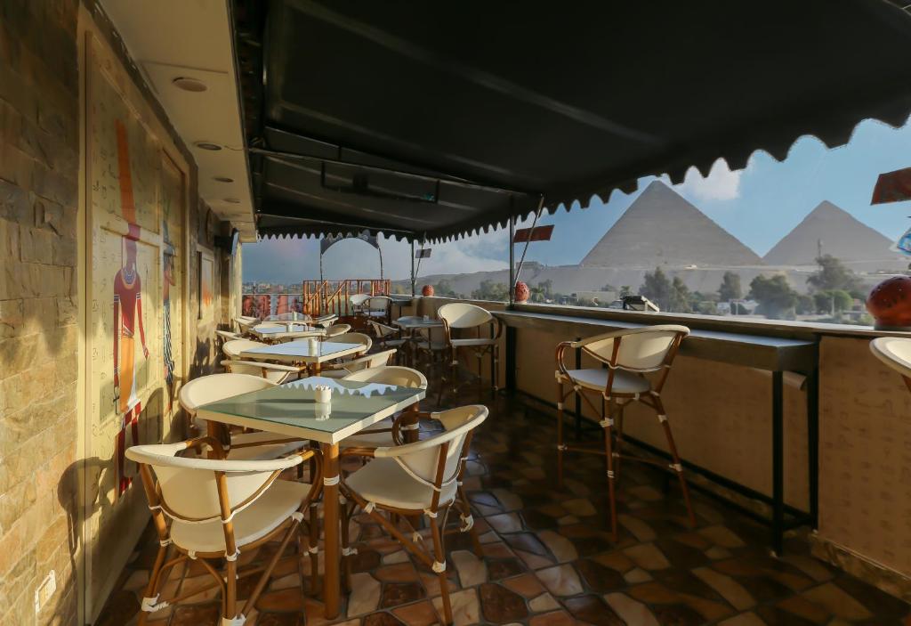 Nespecifikovaný výhled na hory nebo výhled na hory při pohledu z hotelu