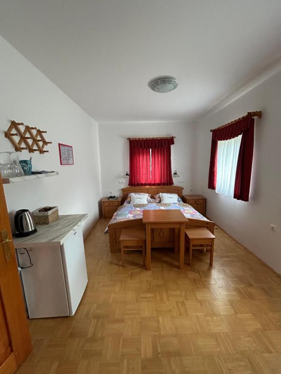 Kuchyň nebo kuchyňský kout v ubytování Tourist farm Gradišnik