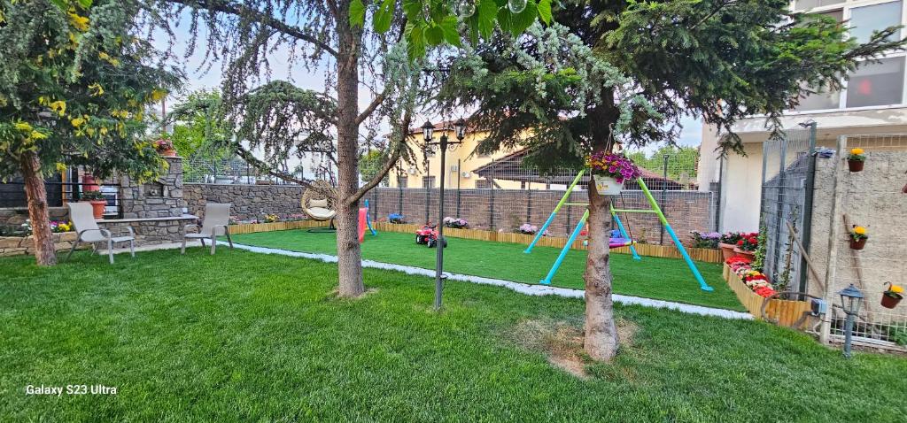 Herní místnost nebo prostor pro děti v ubytování Garden's House Pozar in Aridaia