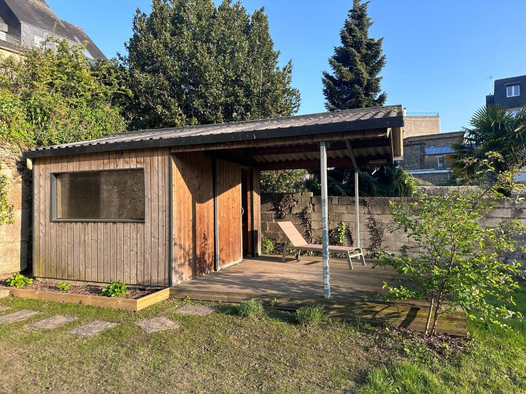 Το κτήριο όπου στεγάζεται  το διαμέρισμα