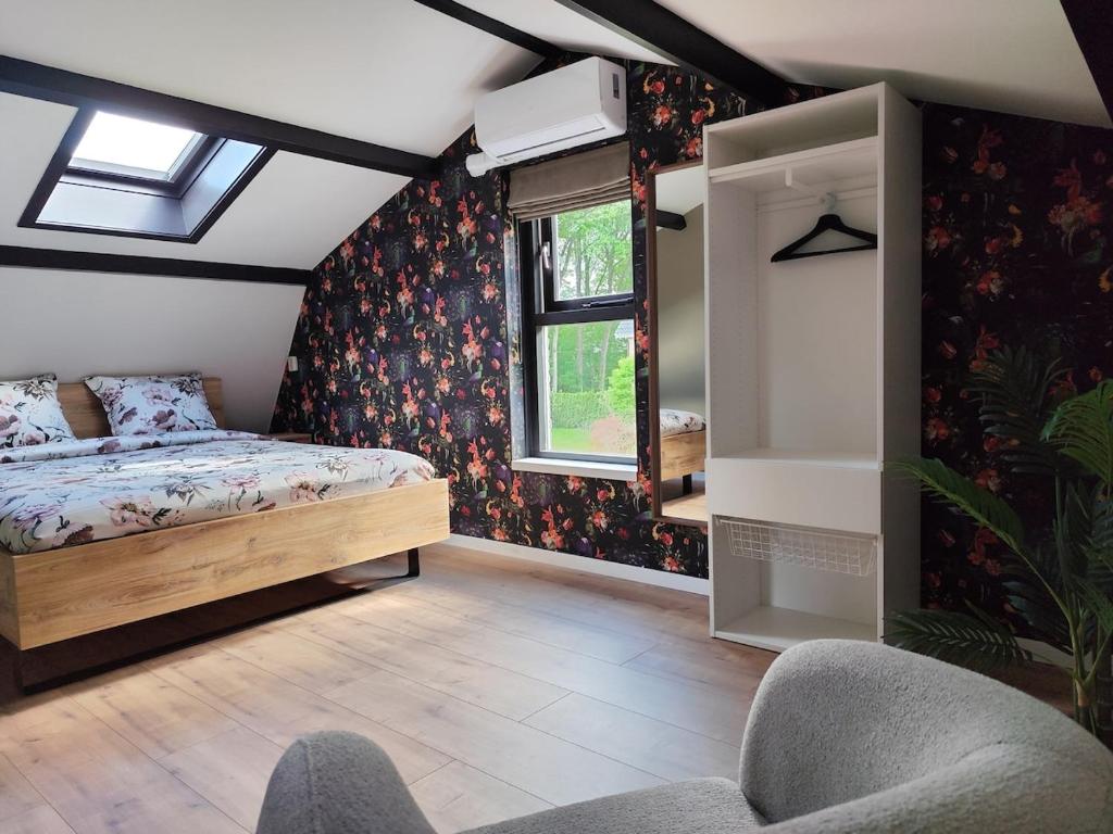 Postel nebo postele na pokoji v ubytování Morning Glory Huisje Salvia