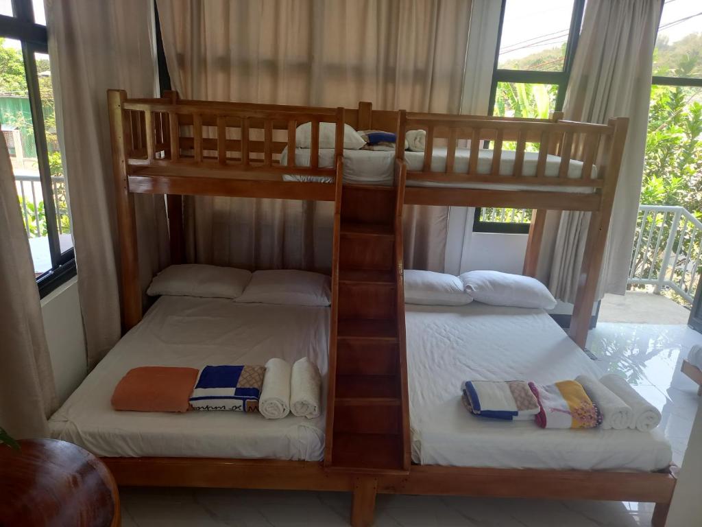 Postel nebo postele na pokoji v ubytování Seven Waves Beachfront Residence
