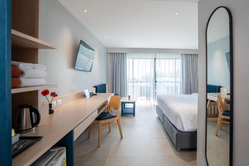 Postel nebo postele na pokoji v ubytování Phuket Island View Resort - SHA Extra Plus