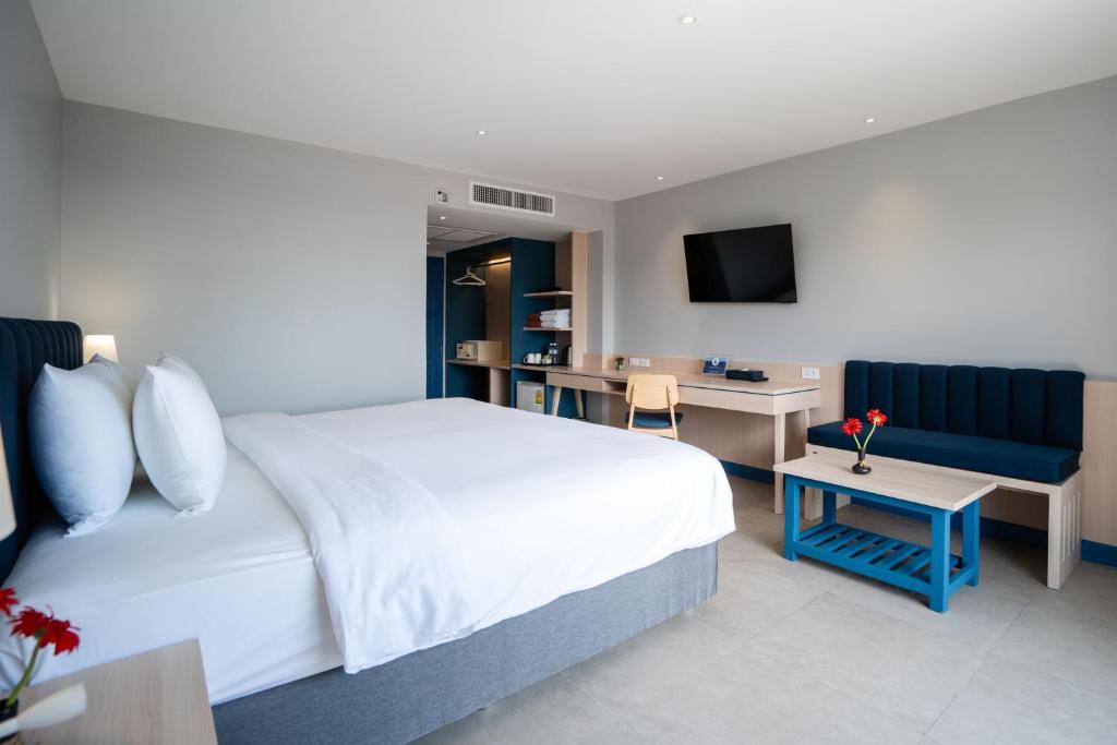 Postel nebo postele na pokoji v ubytování Phuket Island View Resort - SHA Extra Plus