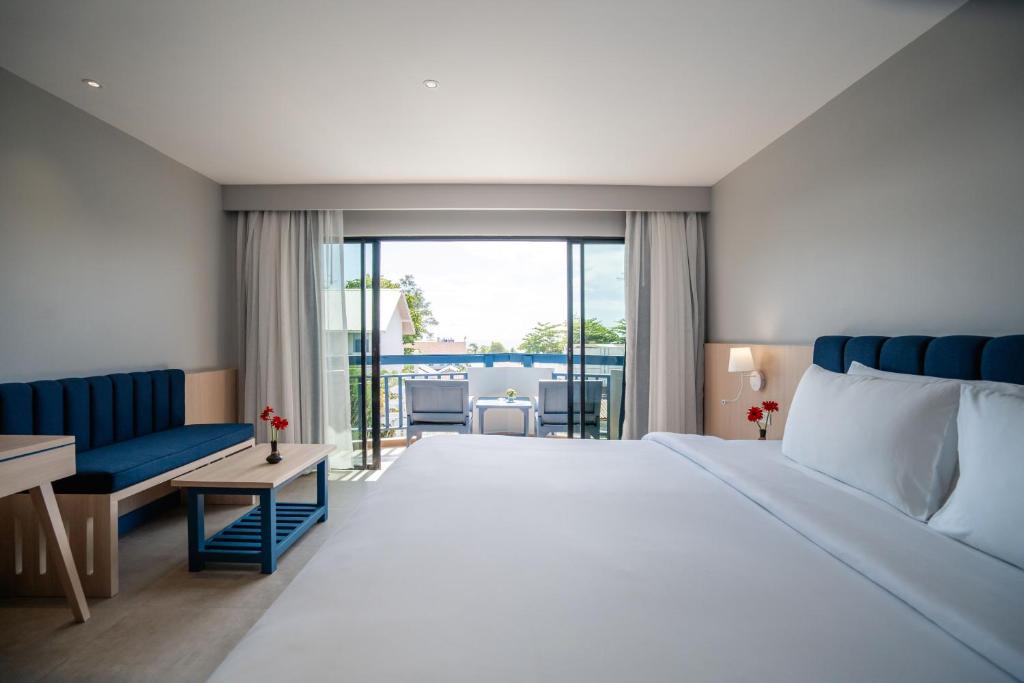 Postel nebo postele na pokoji v ubytování Phuket Island View Resort - SHA Extra Plus