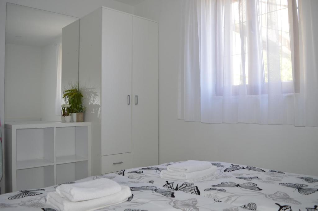 Postel nebo postele na pokoji v ubytování Apartments Lea