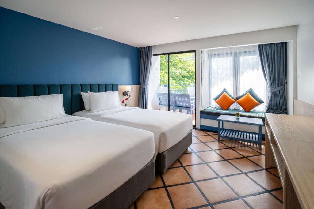 Postel nebo postele na pokoji v ubytování Phuket Island View Resort - SHA Extra Plus