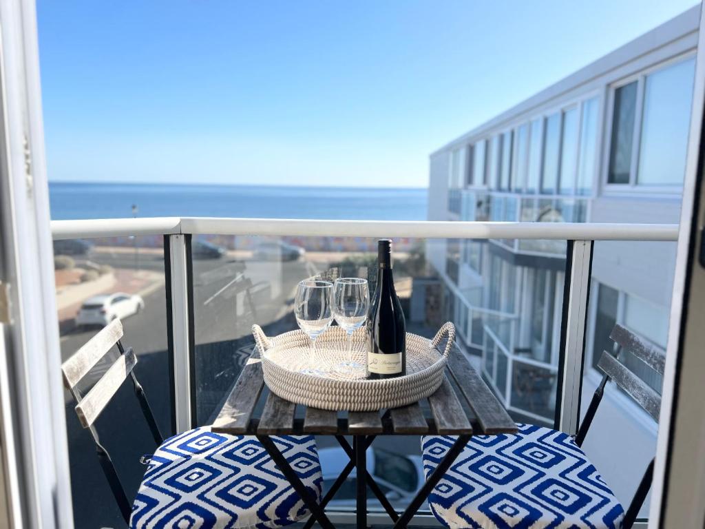Balkón nebo terasa v ubytování Beachside retreat with ocean views in Glenelg