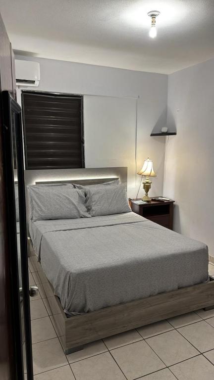 Postel nebo postele na pokoji v ubytování Playa Apartments