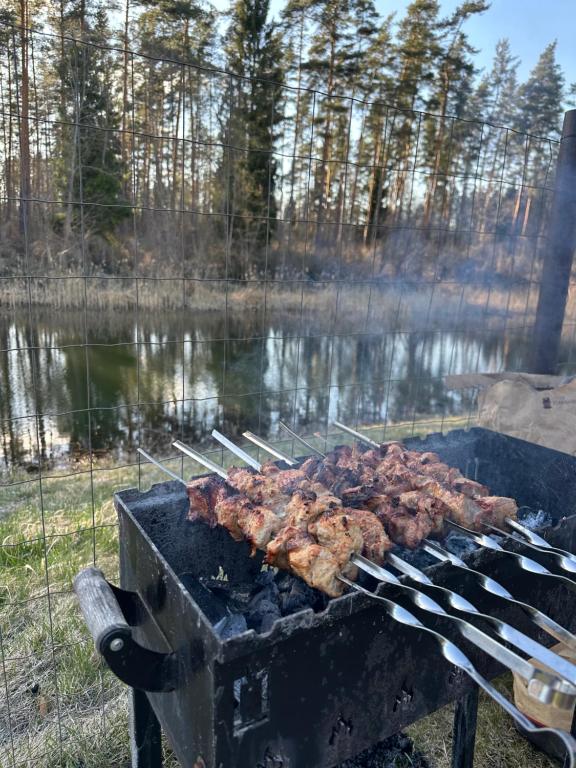 Gril dostupný pro hosty v luxury tent