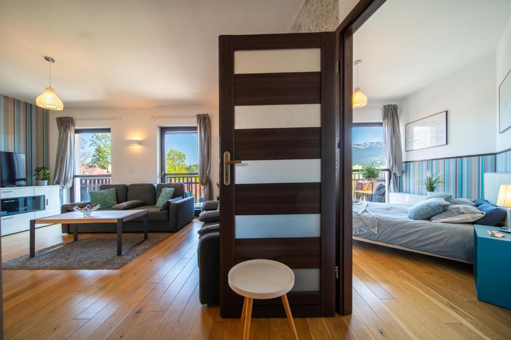 Posteľ alebo postele v izbe v ubytovaní Panorama Gór - Centrum Miasta, Apartament z widokiem na Szrenicę