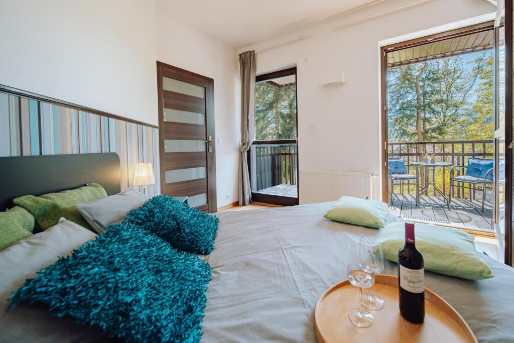 Posteľ alebo postele v izbe v ubytovaní Panorama Gór - Centrum Miasta, Apartament z widokiem na Szrenicę
