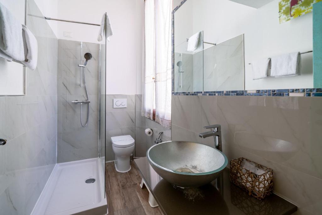 a bathroom with a bowl sink and a shower at Residenza Conte di Cavour & Rooftop in Florence