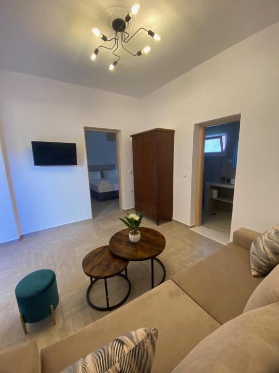TV a/nebo společenská místnost v ubytování Central Hotel