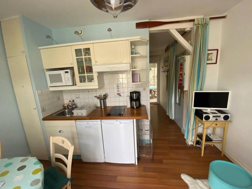 Photo de la galerie de l'établissement Joli petit appart' à Dinard à 200m de la plage !, à Dinard
