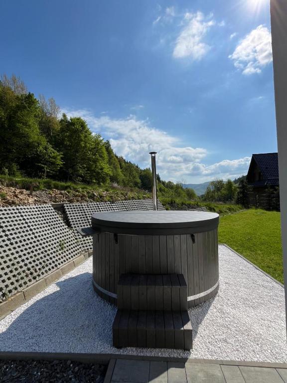 a round table sitting on top of a patio at Malowany Las in Międzybrodzie Bialskie