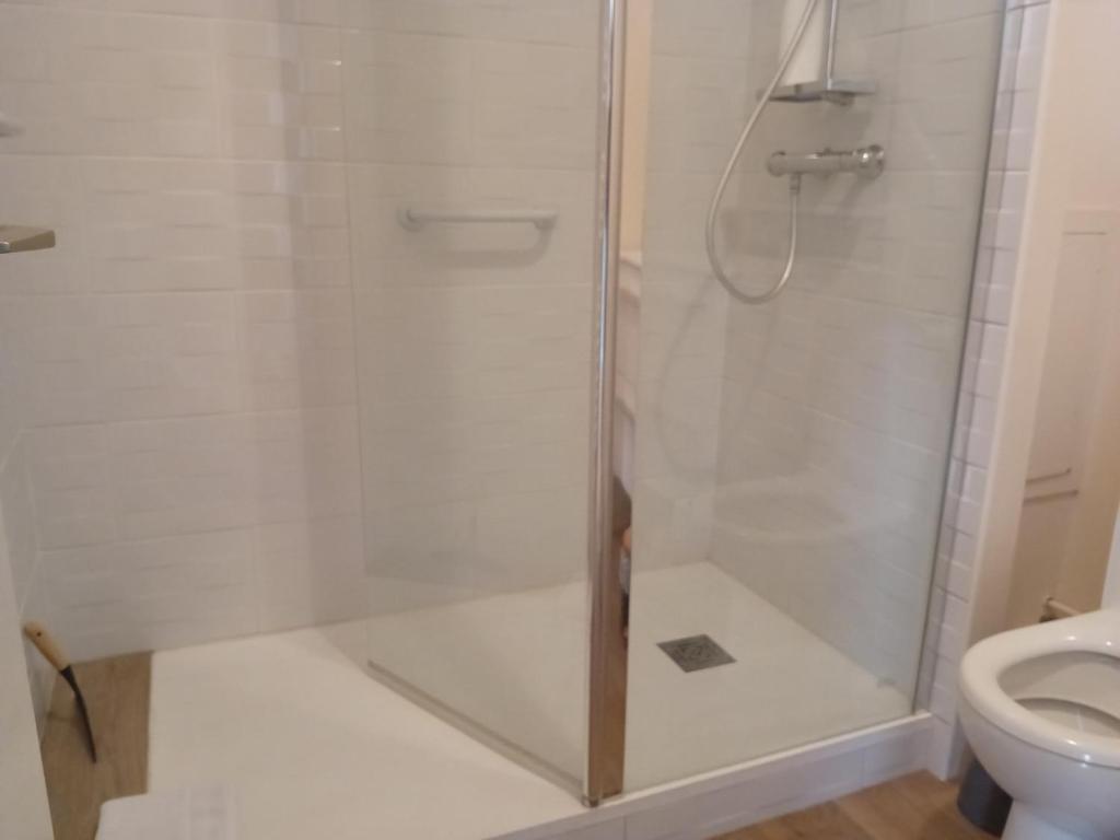 Ένα μπάνιο στο FORUM 134, 36 m2 en plein centre ville